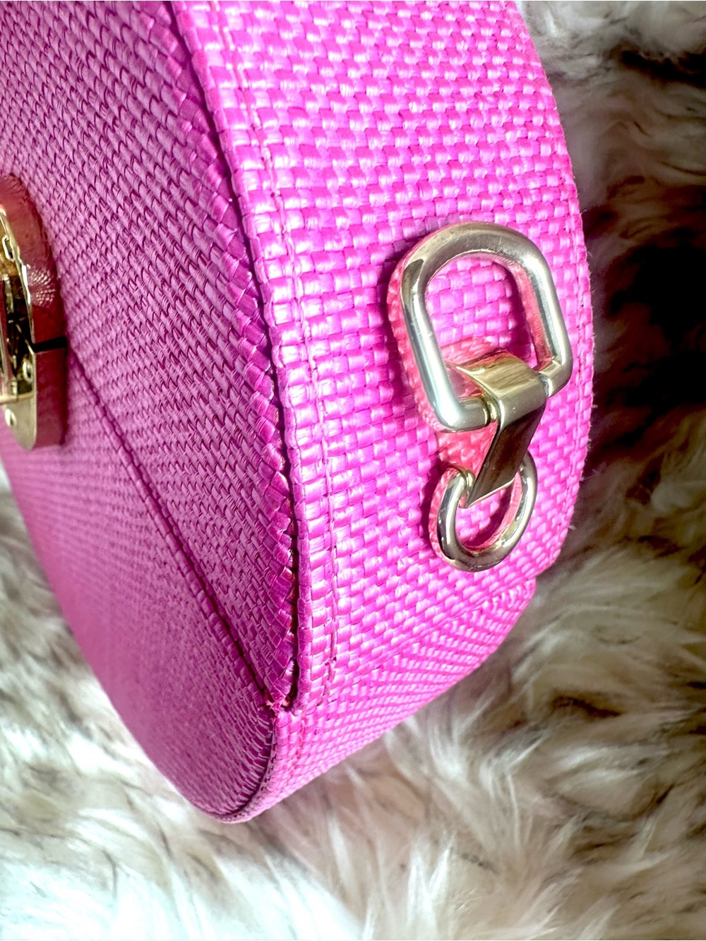 Round Mini-Bag with Bamboo Handle
Perfect for Summer - Picture 7 of 8
